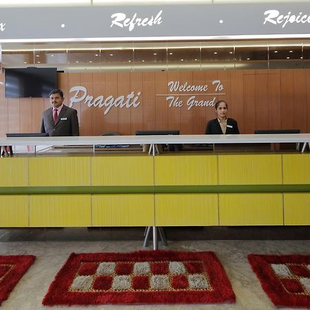 Hotel Pragati The Grand Ahmedabad Exteriör bild