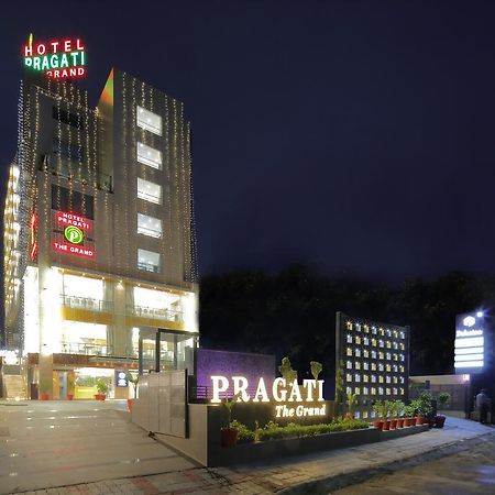 Hotel Pragati The Grand Ahmedabad Exteriör bild
