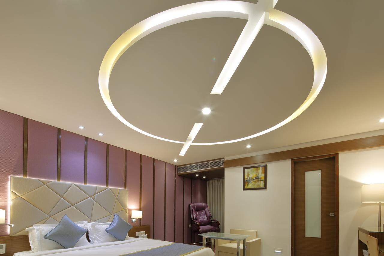 Hotel Pragati The Grand Ahmedabad Exteriör bild