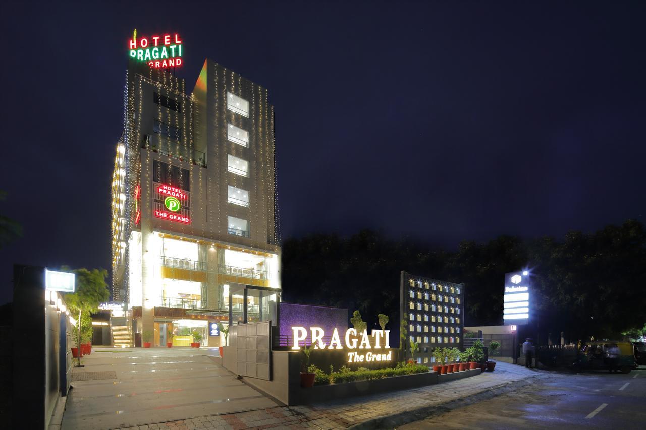Hotel Pragati The Grand Ahmedabad Exteriör bild