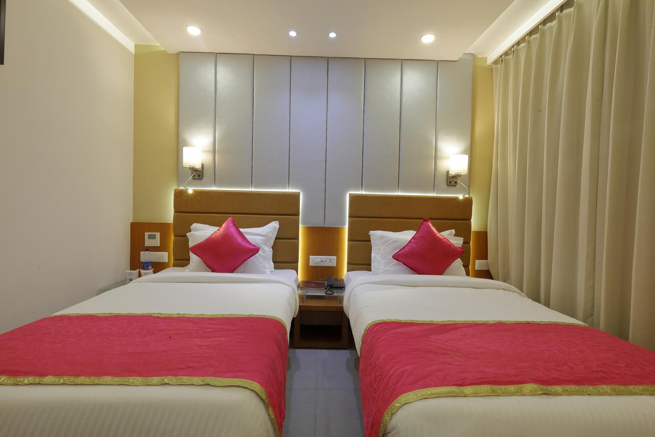 Hotel Pragati The Grand Ahmedabad Exteriör bild