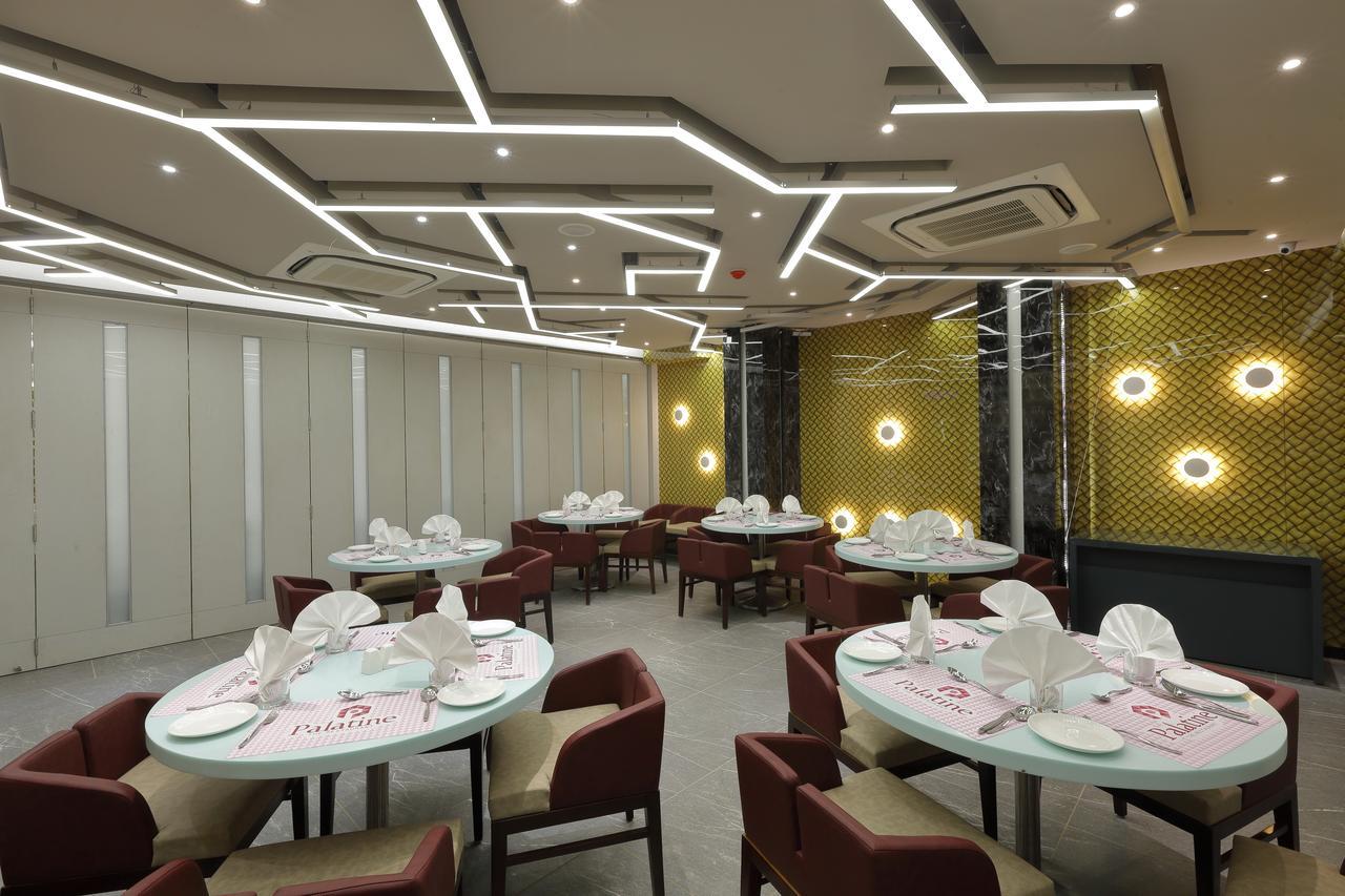Hotel Pragati The Grand Ahmedabad Exteriör bild