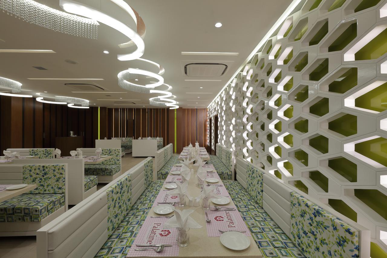 Hotel Pragati The Grand Ahmedabad Exteriör bild