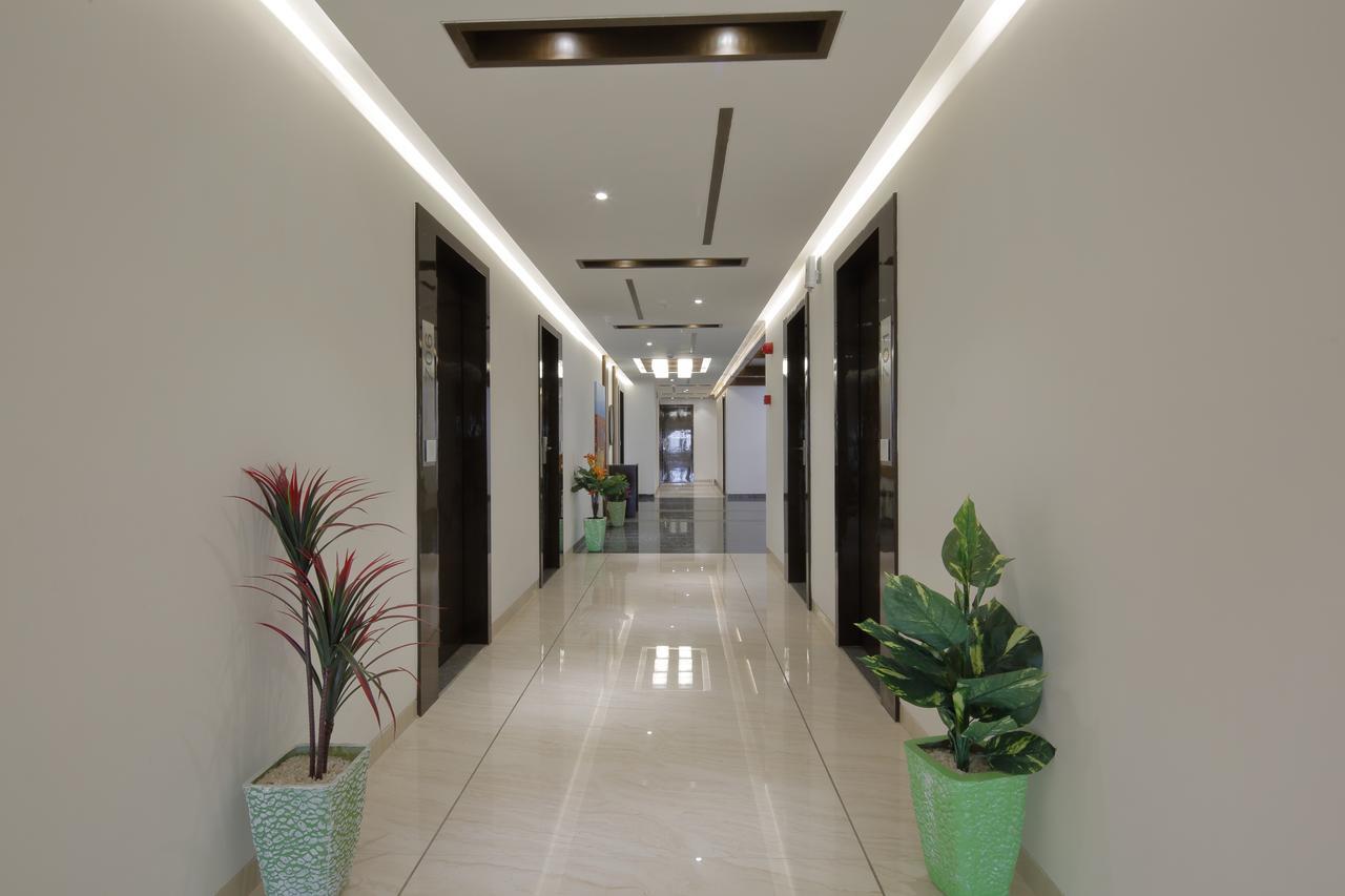 Hotel Pragati The Grand Ahmedabad Exteriör bild