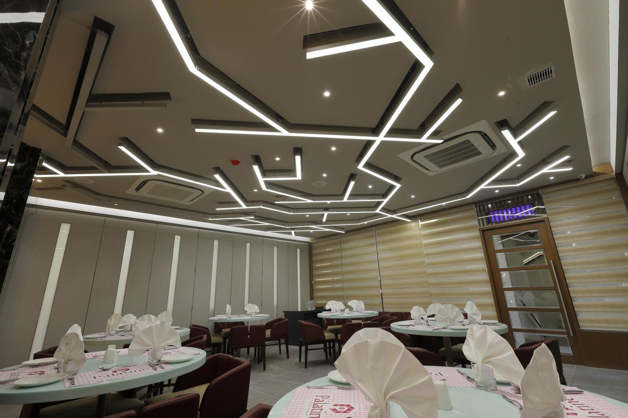 Hotel Pragati The Grand Ahmedabad Exteriör bild