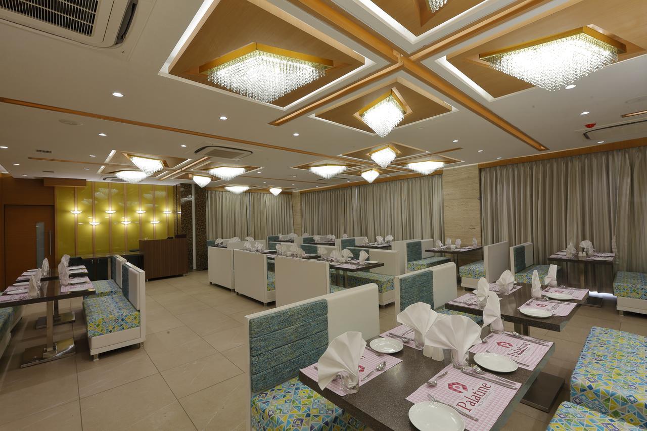 Hotel Pragati The Grand Ahmedabad Exteriör bild