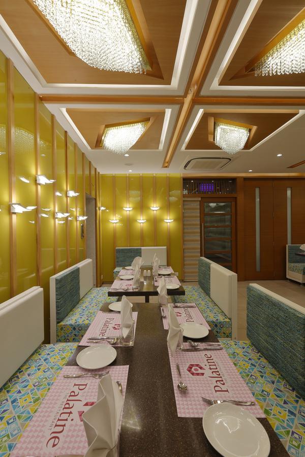 Hotel Pragati The Grand Ahmedabad Exteriör bild