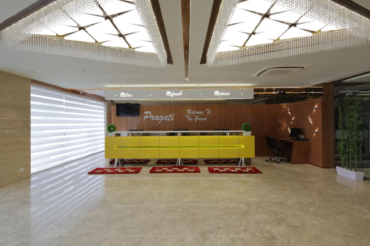 Hotel Pragati The Grand Ahmedabad Exteriör bild
