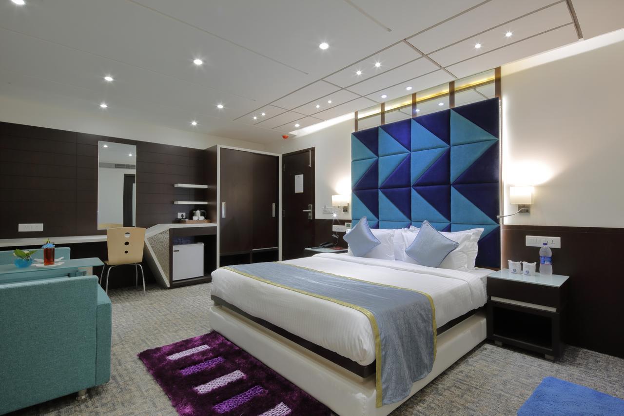 Hotel Pragati The Grand Ahmedabad Exteriör bild